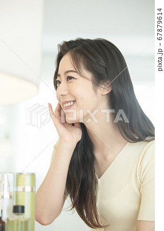 ビューティー 女性 女 67879614