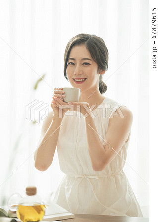 ライフスタイル 女性 女 67879615