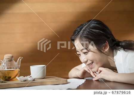 ライフスタイル 女性 女 67879616