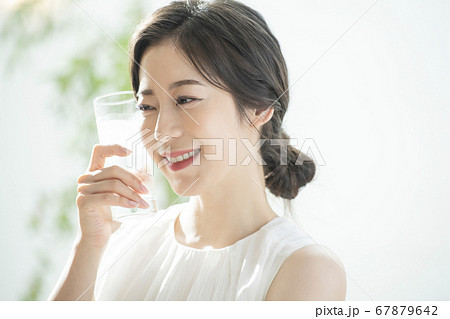 女性 女 女の子 67879642