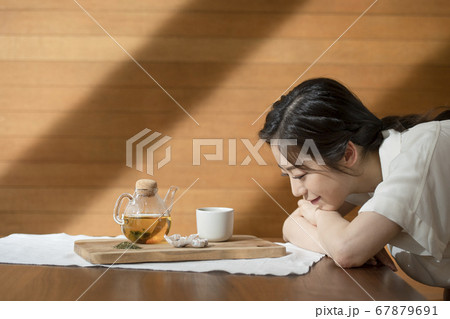 ライフスタイル 女性 女 67879691