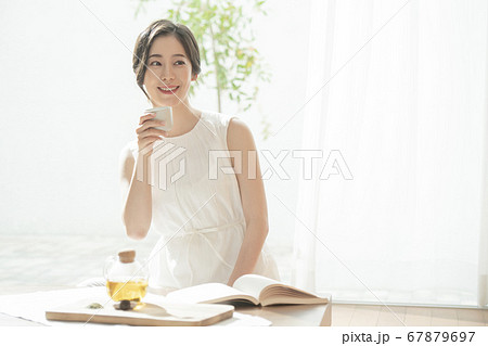 ライフスタイル 女性 女 67879697