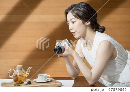 女性 女 女の子 67879842