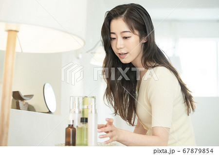 ビューティー 女性 女 67879854