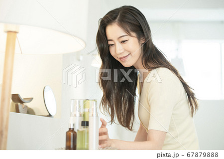 ビューティー 女性 女 67879888