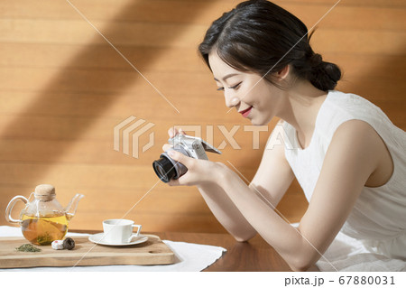 女性 女 女の子 67880031