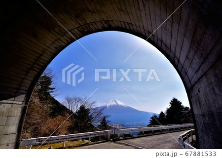 トンネルに富士山 トンネルに富士山 67881533
