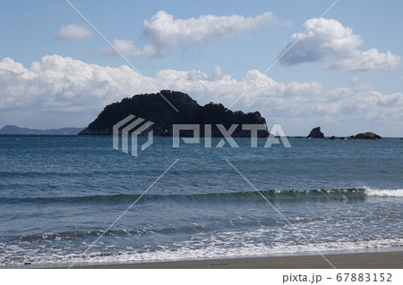 淡島海岸から望む中津島 淡島海岸から望む中津島 67883152