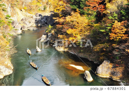 鬼怒川温泉　鬼怒川の紅葉とライン下り 67884301