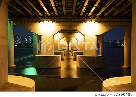 蚕室 蚕室大橋 夜 67890486