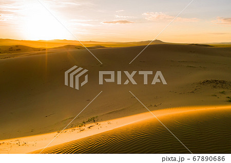 Sunset over the sand dunes in the desert 67890686