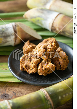 沖縄県産黒糖 67893182