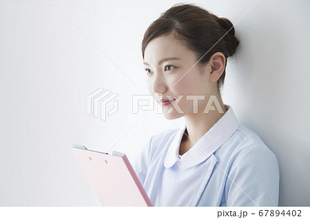 看護師の横顔 看護師の横顔 67894402