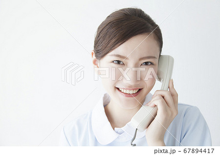 病院の受付 67894417
