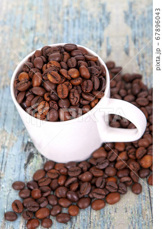 コーヒー 豆 コーヒーカップ 67896043