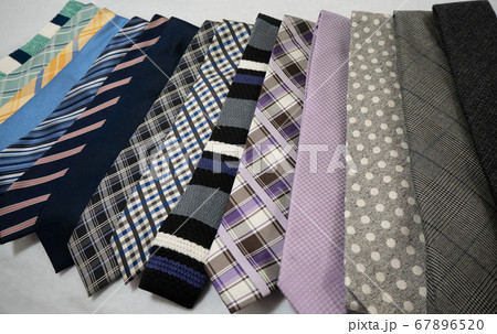 色んなネクタイが並ぶ コーディネート 色んなネクタイが並ぶ コーディネート 67896520