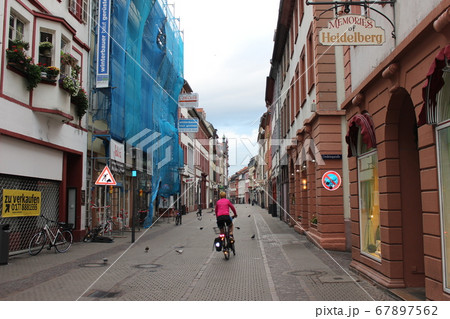 ハイデルベルグ市街　早朝 67897562