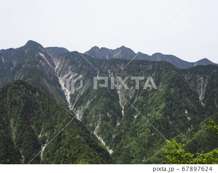 鞍掛山から望む鋸岳 67897624