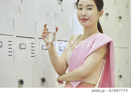 休憩 休み ロッカールーム 67897774