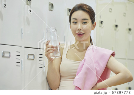 休憩 休み ロッカールーム 67897778