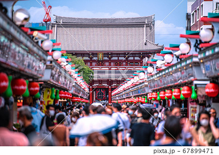 日本の東京都市景観　4連休最終日の東京・浅草寺の人出。マスク姿が目立つ＝7月26日 67899471
