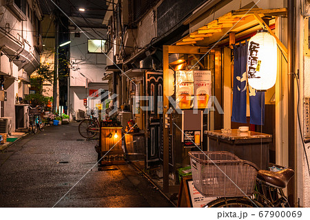 東京都 北千住 ノスタルジックな飲み屋街の写真素材