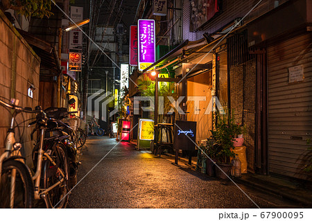 東京都 北千住 ノスタルジックな飲み屋街の写真素材