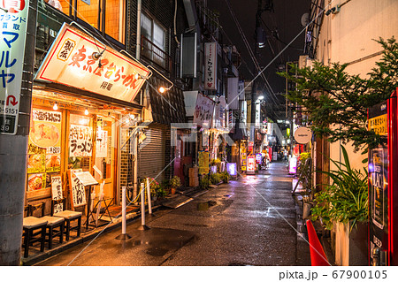 東京都 北千住 ノスタルジックな飲み屋街の写真素材