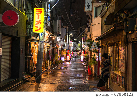 東京都 北千住 ノスタルジックな飲み屋街の写真素材