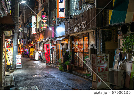 東京都 北千住 ノスタルジックな飲み屋街の写真素材