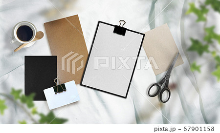 白い布背景と文房具や仕事道具 白い布背景と文房具や仕事道具 67901158