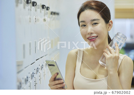 休憩 休み ロッカールーム 67902002