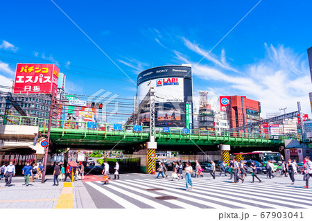 東京 新宿大ガードと歌舞伎町の風景 東京 新宿大ガードと歌舞伎町の風景 67903041