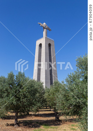 A giant statue of Christ in Lisbon. A modern A giant statue of Christ in Lisbon. A modern 67904099