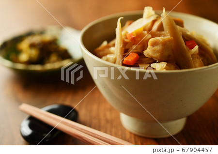 鶏とごぼうの炊き込みご飯 鶏とごぼうの炊き込みご飯 67904457