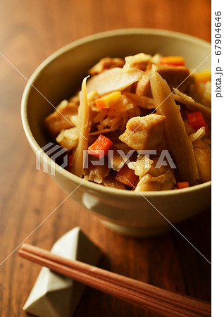 鶏とごぼうの炊き込みご飯 67904646