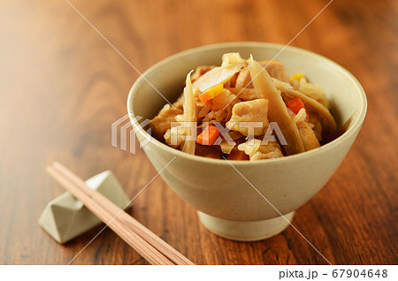 鶏とごぼうの炊き込みご飯 67904648