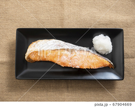 焼鮭 67904669
