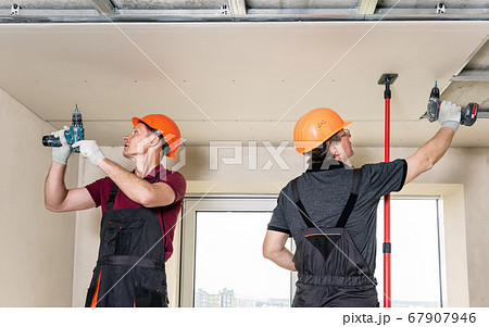 Workers are using screws and a screwdriver to 67907946