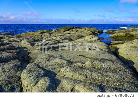1792年地震で隆起した千畳敷（青森県深浦町） 67908672