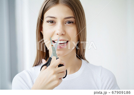 Stop smoking, woman cuts a cigarette with scissors 67909186