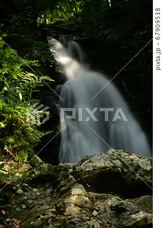 【高槻市】摂津峡渓谷　白滝　梅雨時のマイナスイオンで癒される 67909538