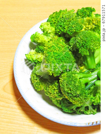 ブロッコリー 67911571