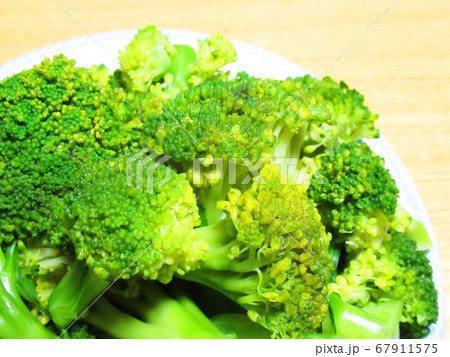ブロッコリー 67911575