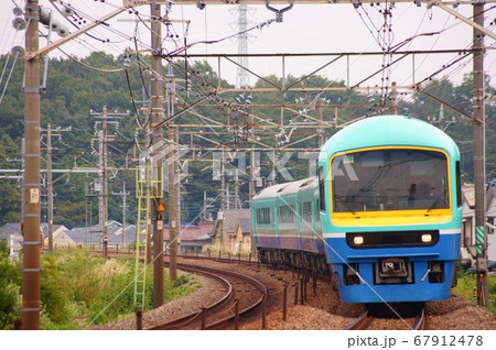 中央本線を走るジョイフルトレイン「ニューなのはな」  67912478