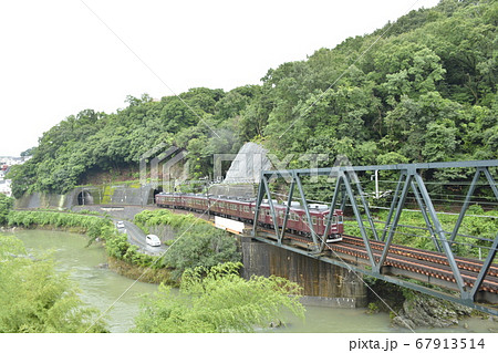 鉄橋を渡る能勢電車（横山峠側） 67913514