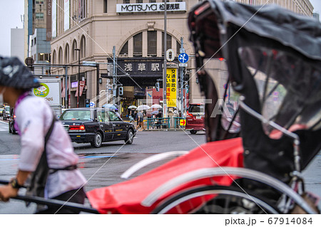 日本の東京都市景観　雨の浅草駅。GoTo東京除外（東京五輪開幕まで、きょうで1年）＝23日 67914084