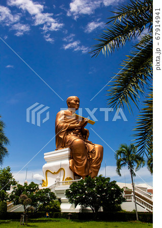 The Buddha status of Luang Phor Tho The Buddha status of Luang Phor Tho 67914941