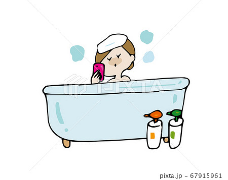 スマートフォンを風呂に持ち込む女性 スマートフォンを風呂に持ち込む女性 67915961