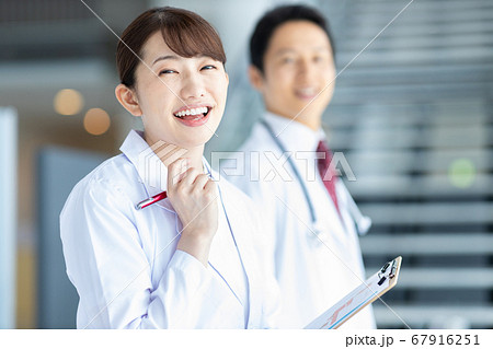 医療チーム 男女 医療チーム 男女 67916251